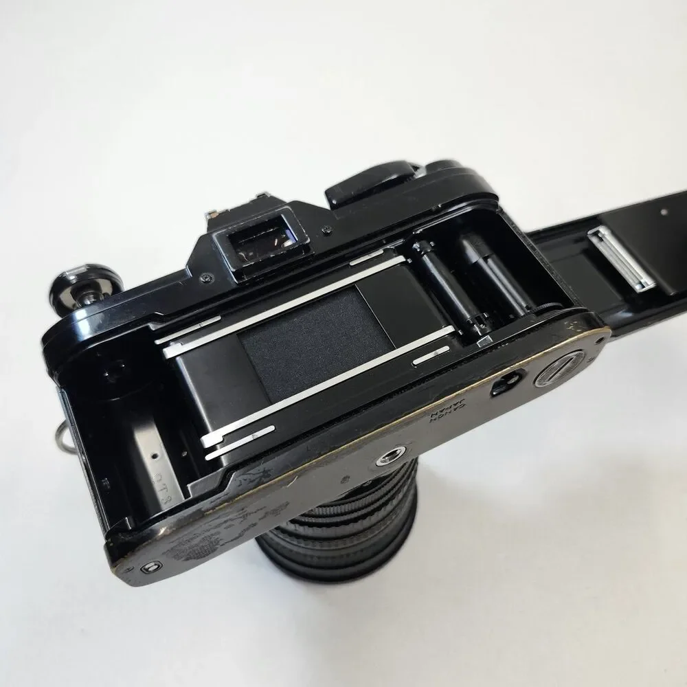 Canon AE-1 Black 35mm SLR Film Camera Sakar MC Zoom 1:3.5-4.5 f 28-80mm